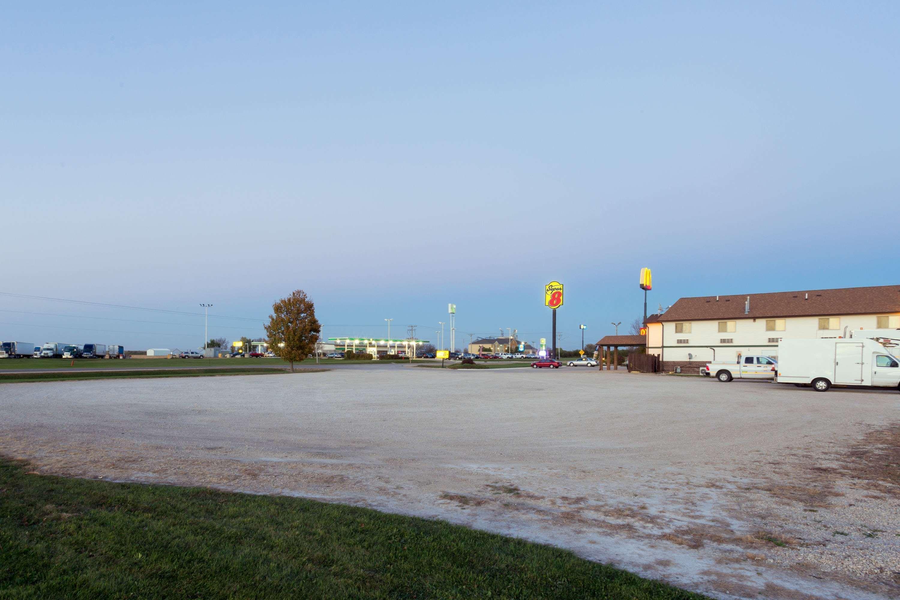 Super 8 By Wyndham I-39 2*