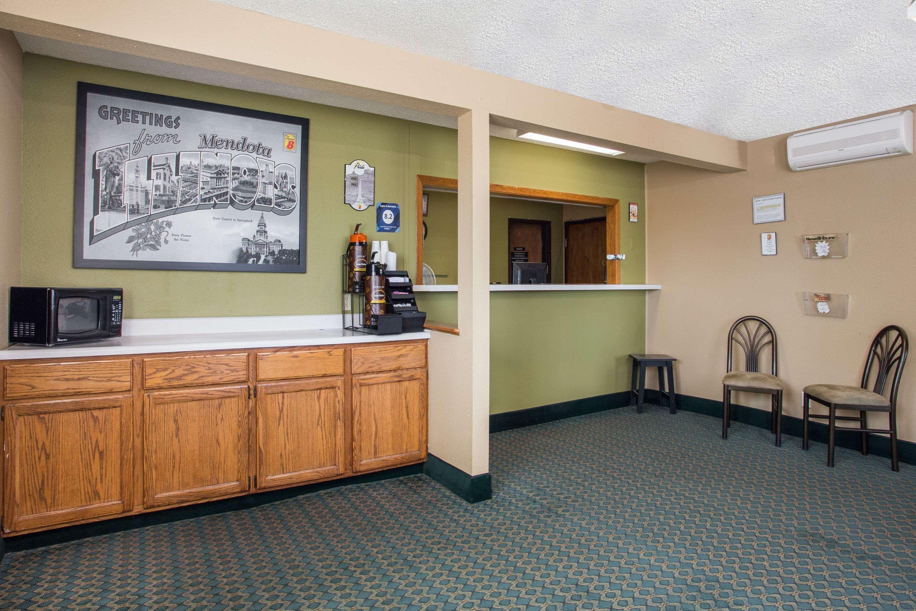 Super 8 By Wyndham I-39 2*