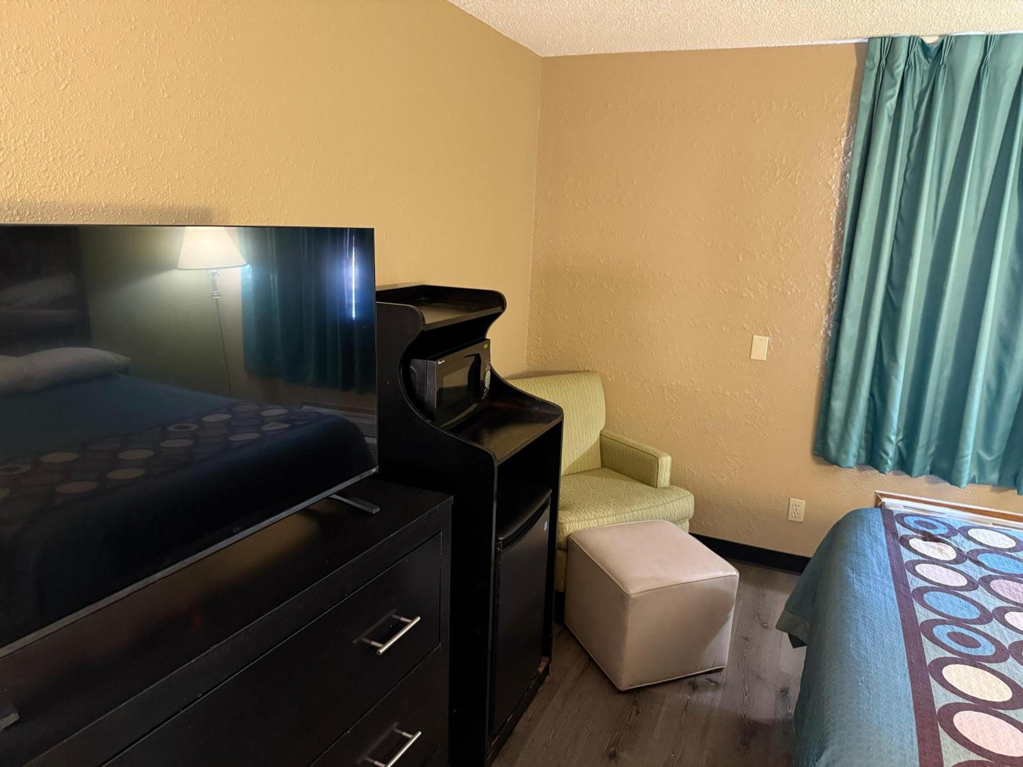 Super 8 By Wyndham I-39 Hotel