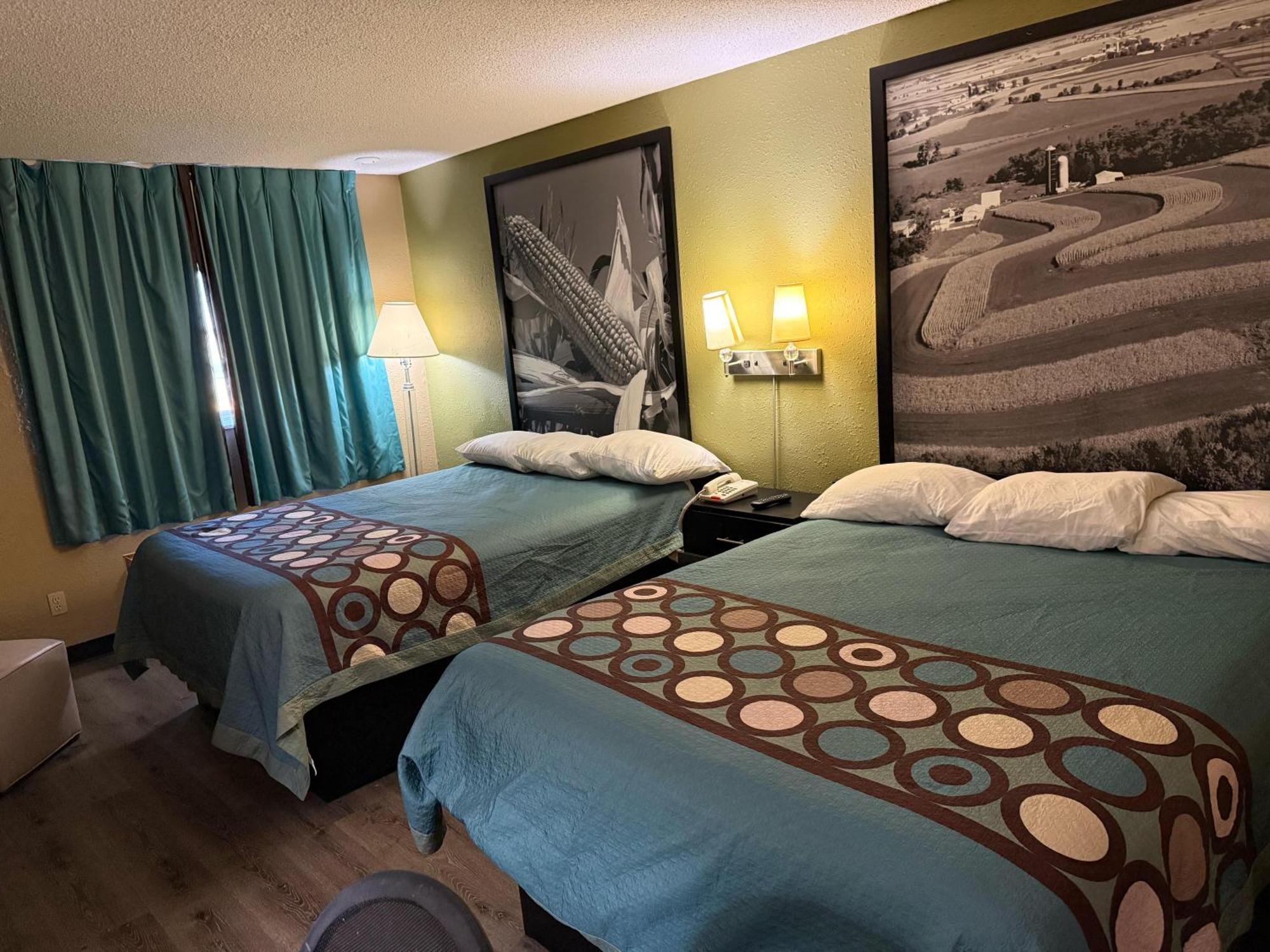 Super 8 By Wyndham I-39 Hotel 2*