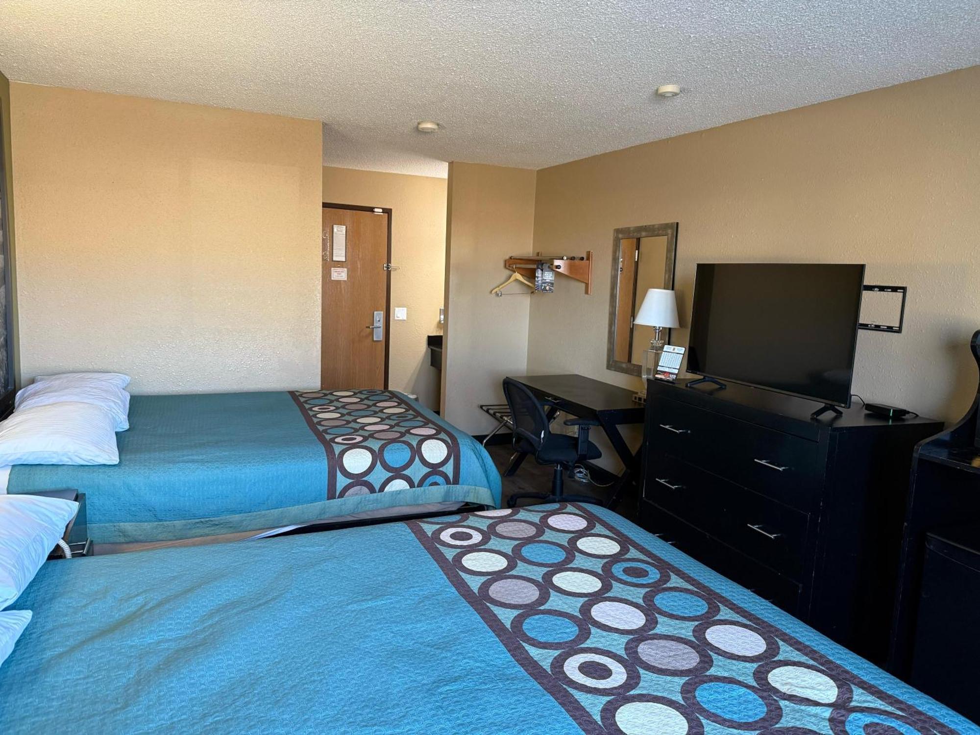 Super 8 By Wyndham I-39 Hotel