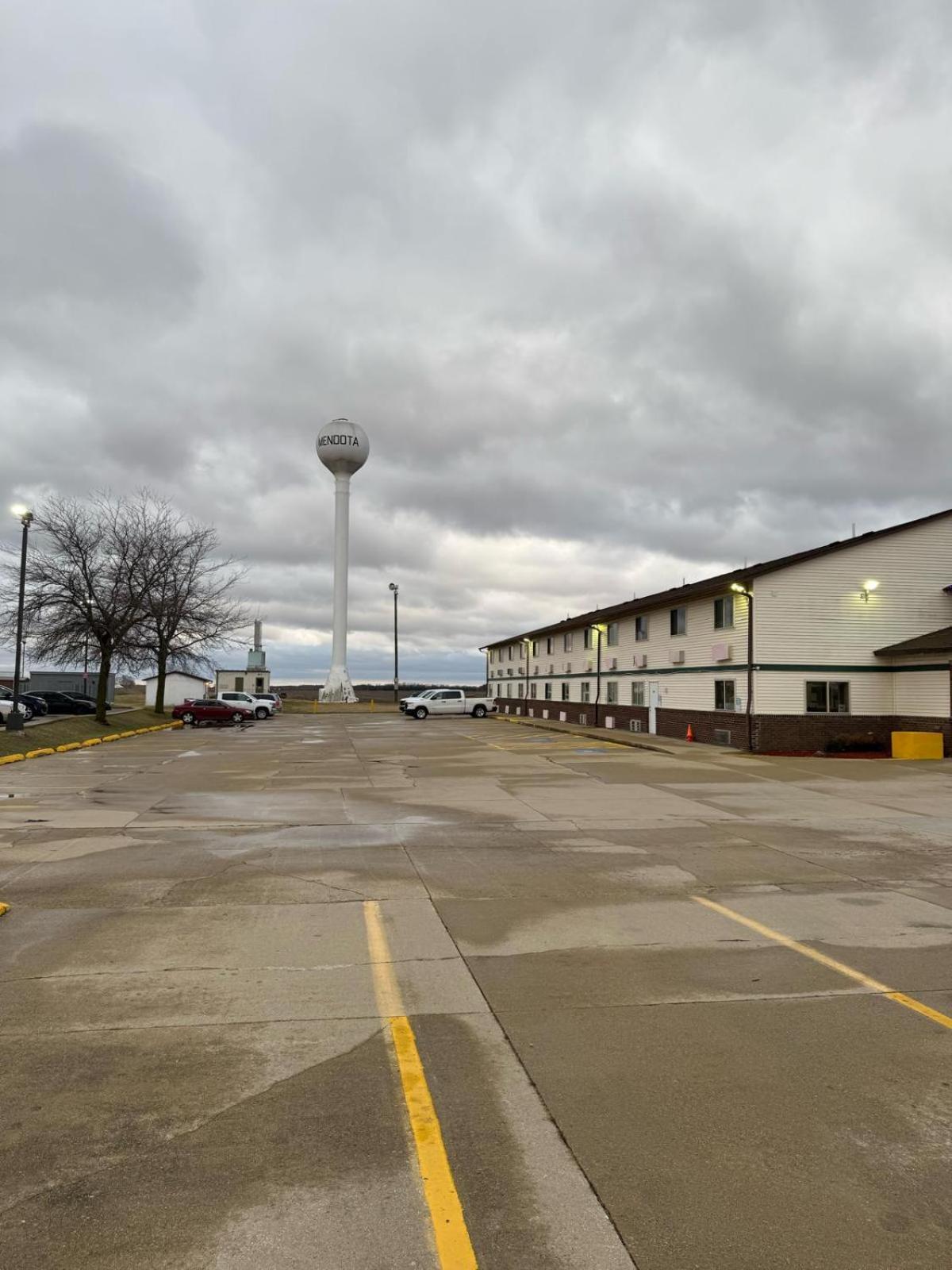 Super 8 By Wyndham I-39 2*