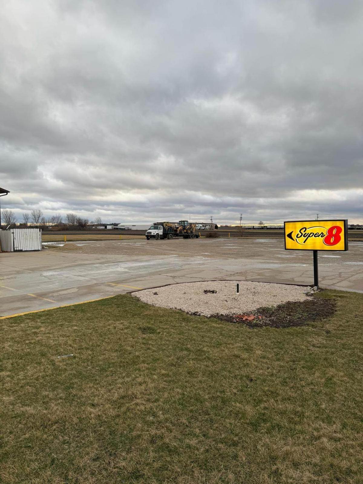 Super 8 By Wyndham I-39 2*