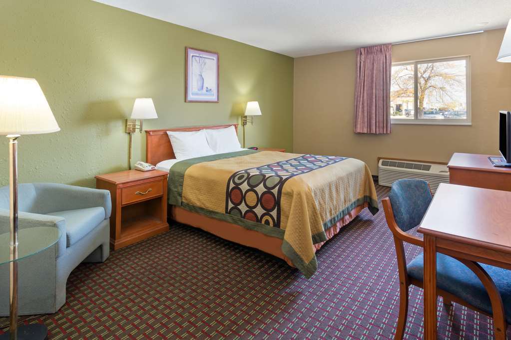 Super 8 By Wyndham I-39 2*