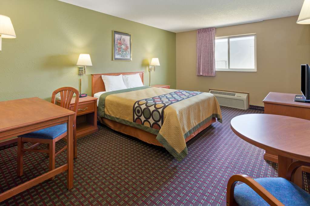 Super 8 By Wyndham I-39 Hotel 2*